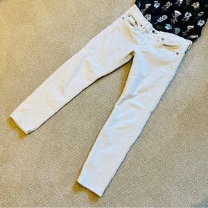 Rag & Bone Tomboy style white stretch corduroy skinny pants in size 25. 🤍